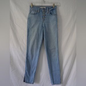 Levi’s Skinny Jeans with Small Slit